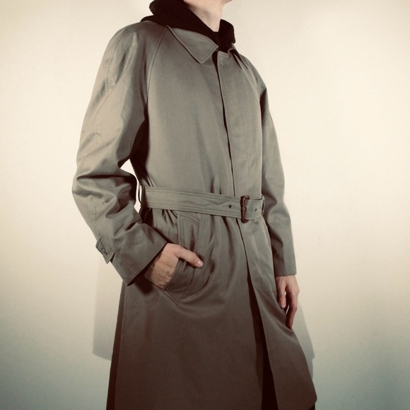 Dior Other - CHRISTIAN DIOR Le Connaisseur Vintage Trench Coat, Tan/Navy Lining